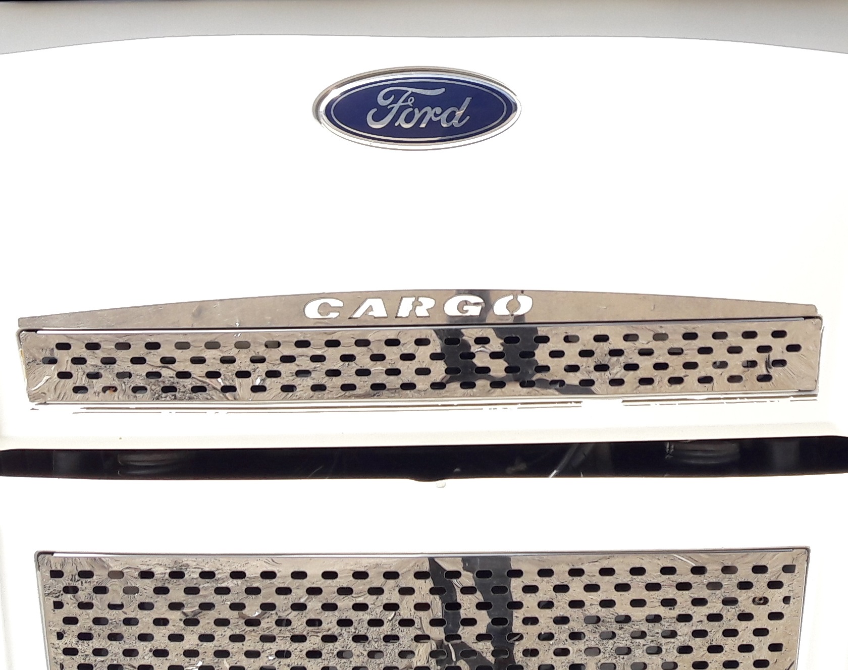 Ford Cargo Yazılı Panjur Üstü Çıta Ford Cargo Yazılı Panjur Üstü Çıta