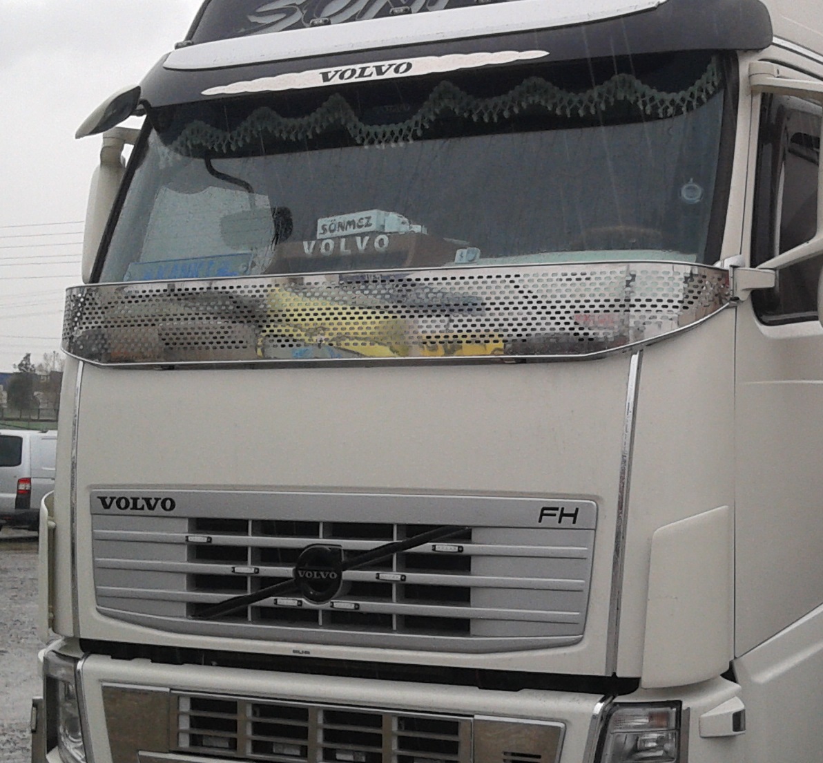 Volvo Sineklik (Cam Önü) Volvo Sineklik (Cam Önü)